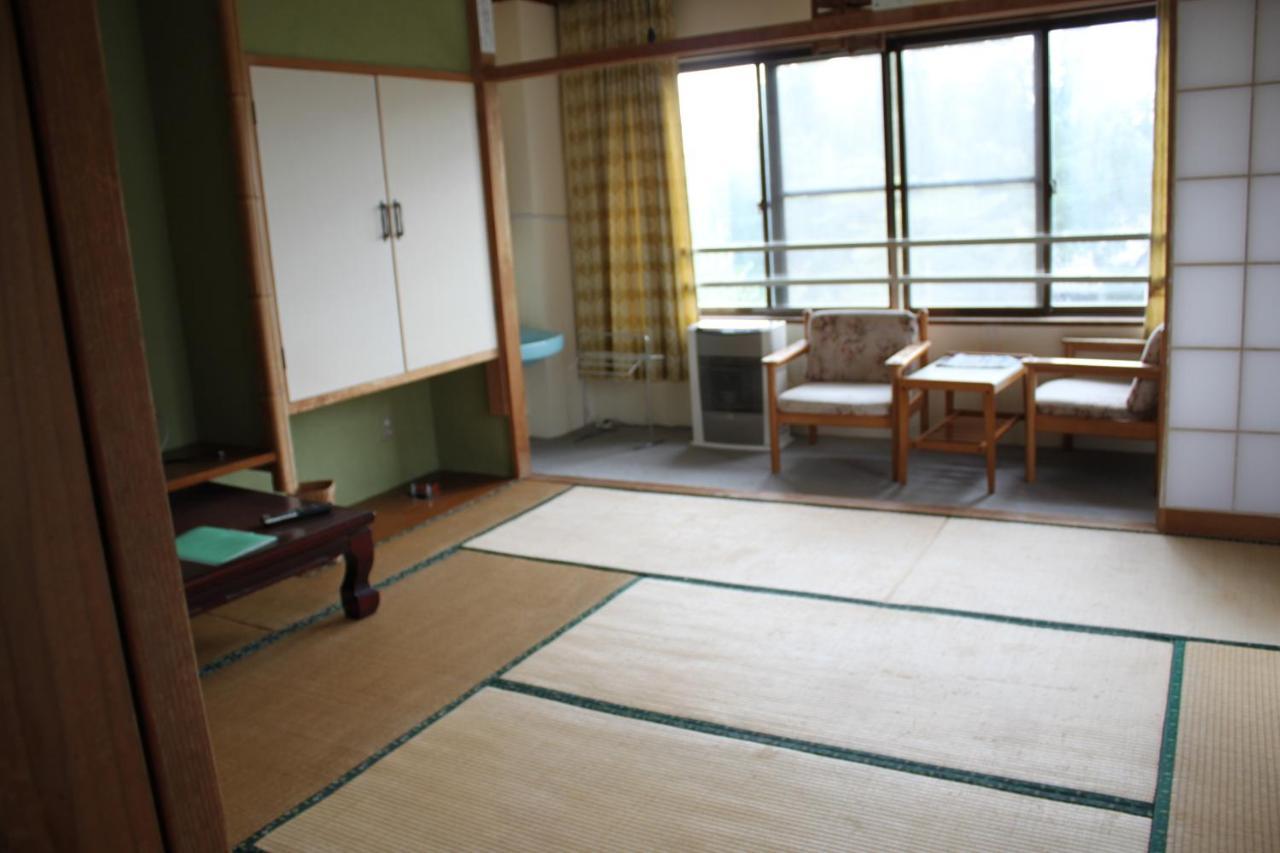 Cafe Cerisier栖里時絵 Hotel Mioko Kültér fotó