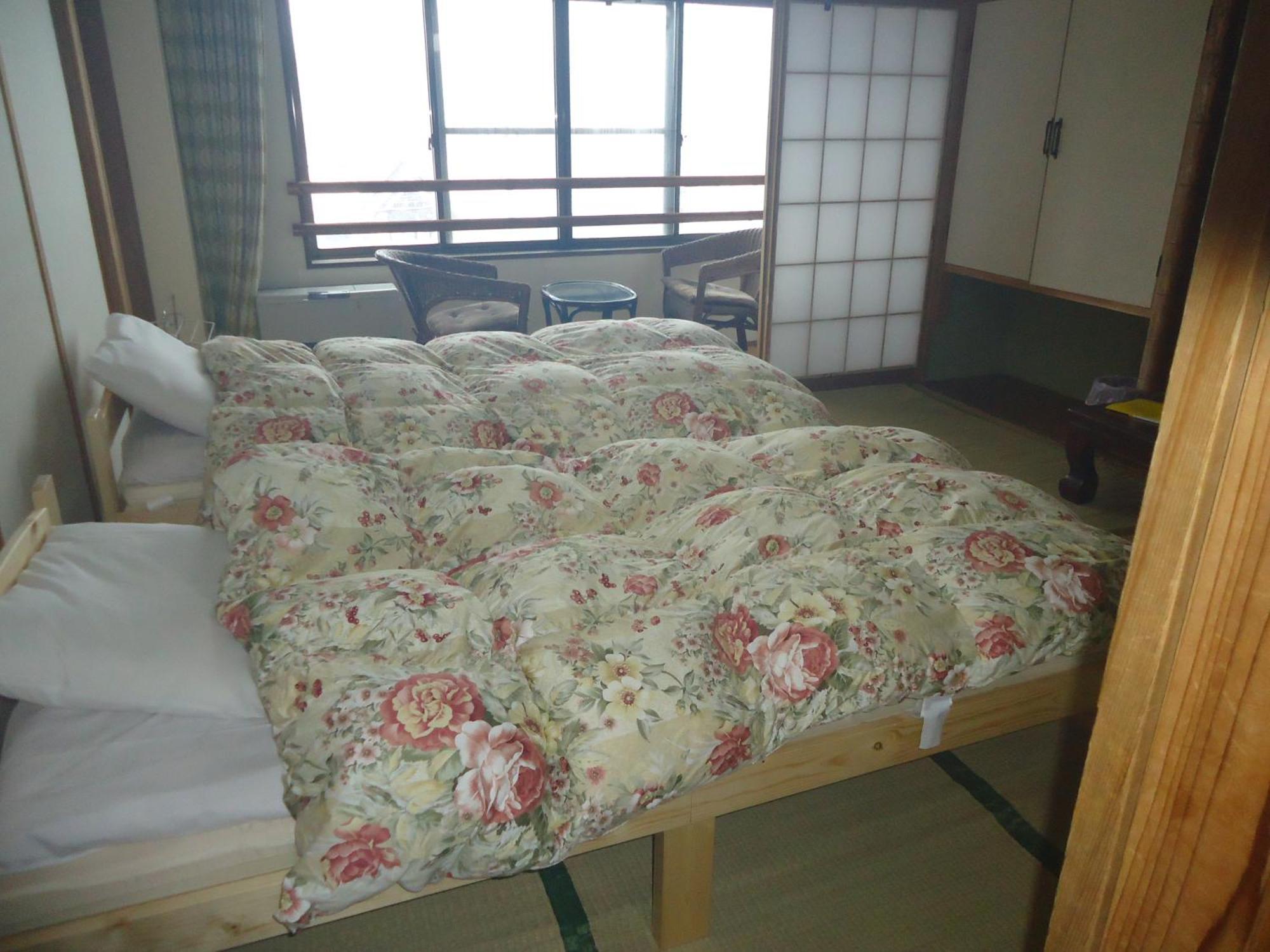 Cafe Cerisier栖里時絵 Hotel Mioko Kültér fotó