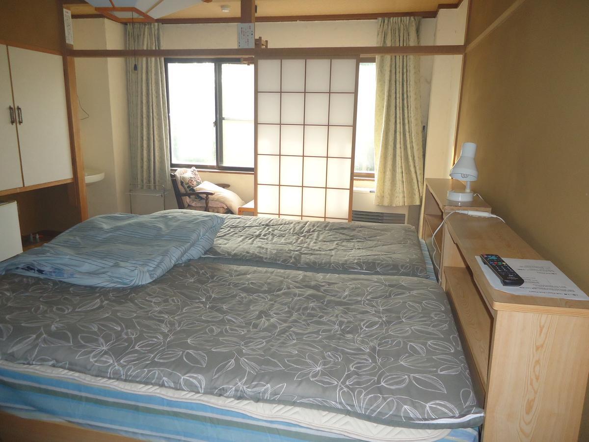 Cafe Cerisier栖里時絵 Hotel Mioko Kültér fotó